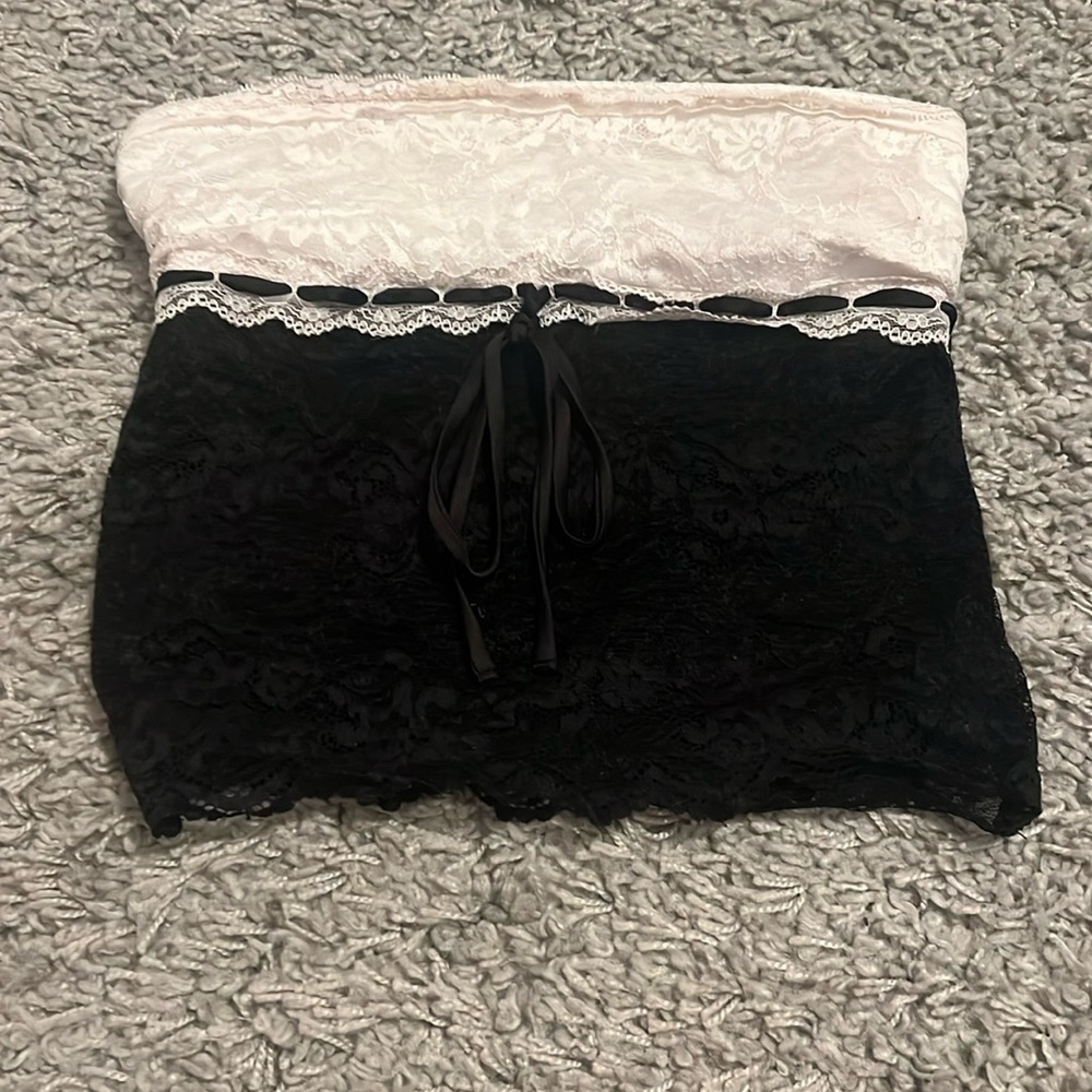 Woman’s strapless top🖤🤍